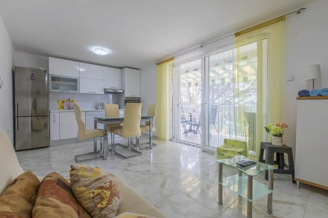 Kotvica Apartment Selce