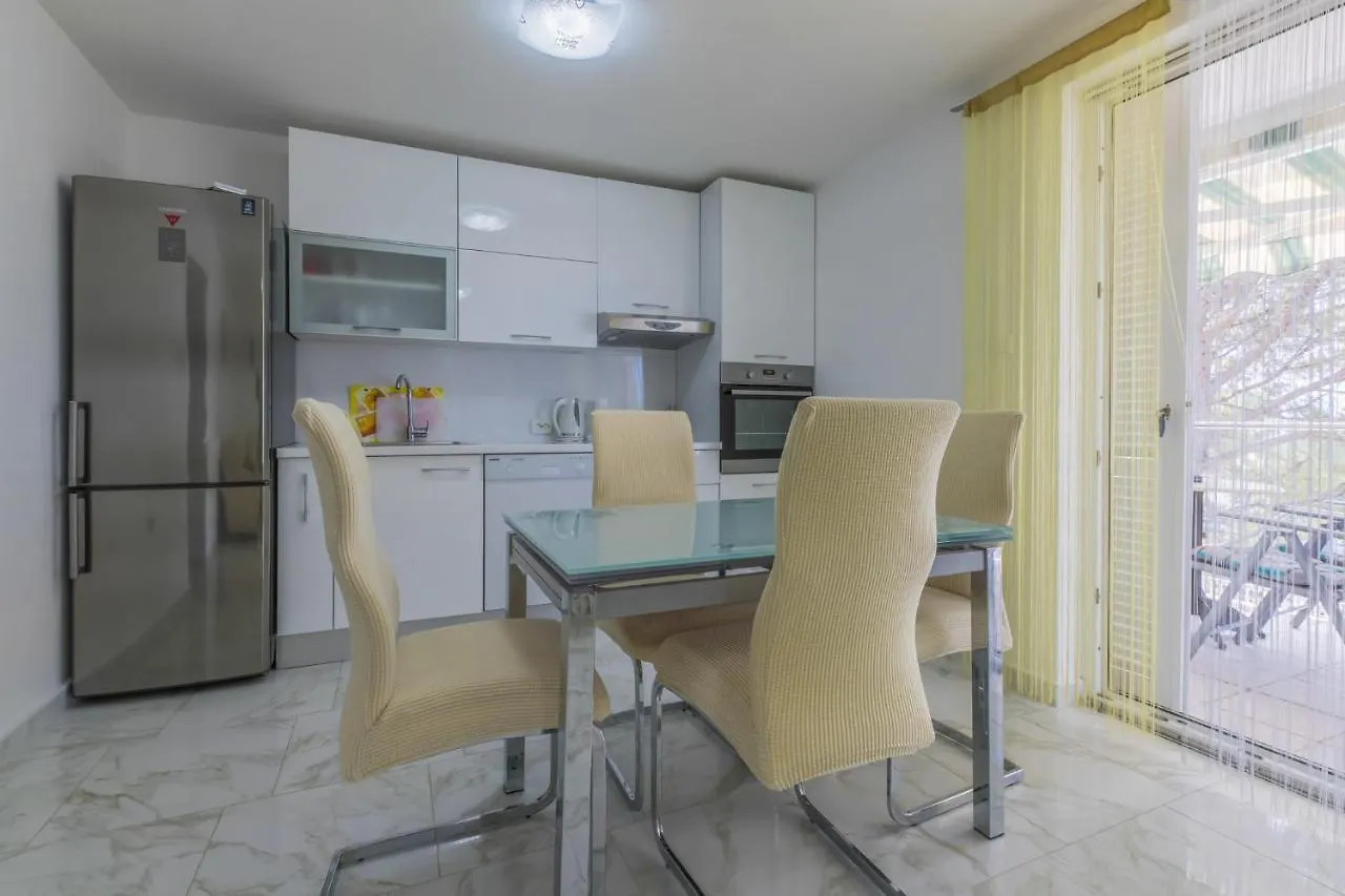 Kotvica Apartment Selce